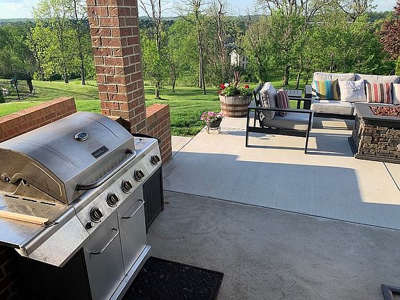2nd image of 7849 Oxford Ct
