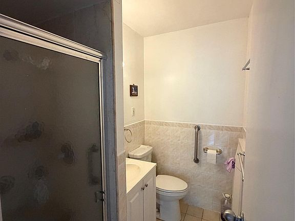 4th image of 140-55 34 Avenue #4R