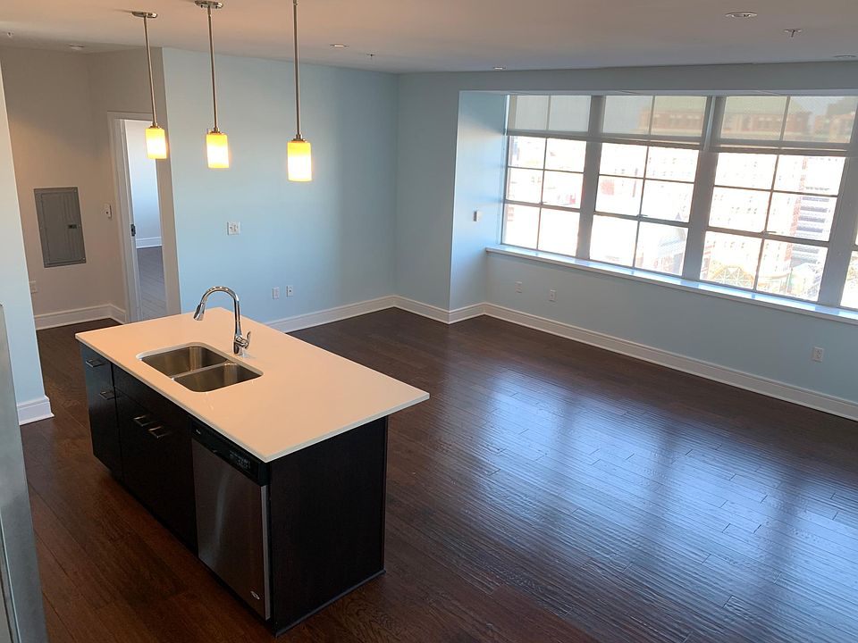 1st image of 10 Lafayette Sq APT 1701