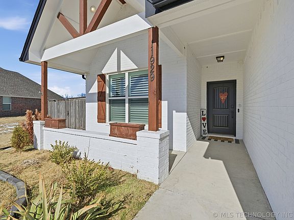 3rd image of 11929 N 131st East Ave