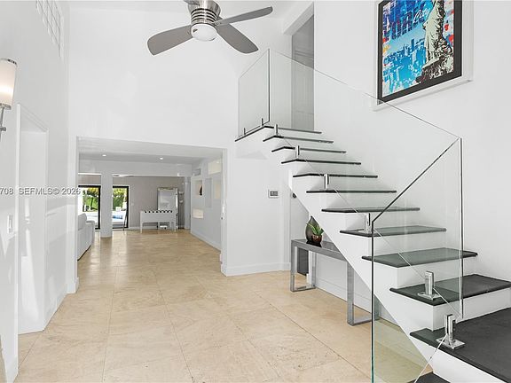 5th image of 2388 Prairie Ave