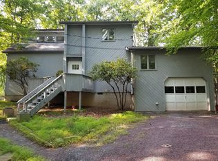 1271 Kensington Dr, East Stroudsburg, PA
