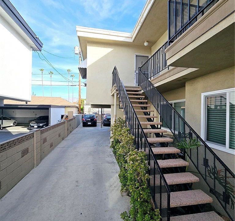 Building Photo 3