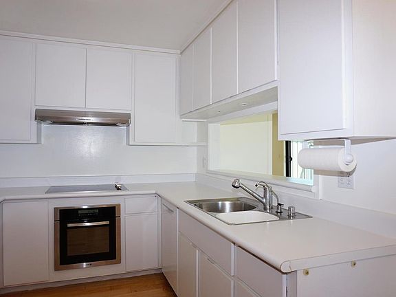 5th image of 2 Greenwood Cove Dr #A