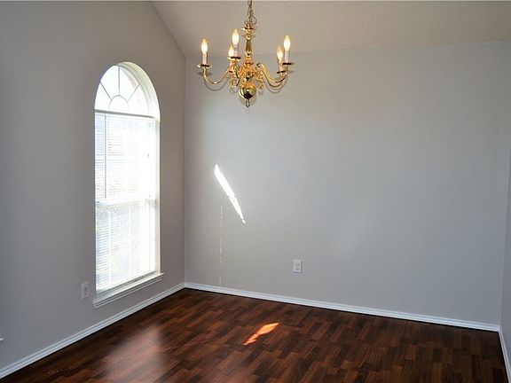 3rd image of 3917 Windford Dr
