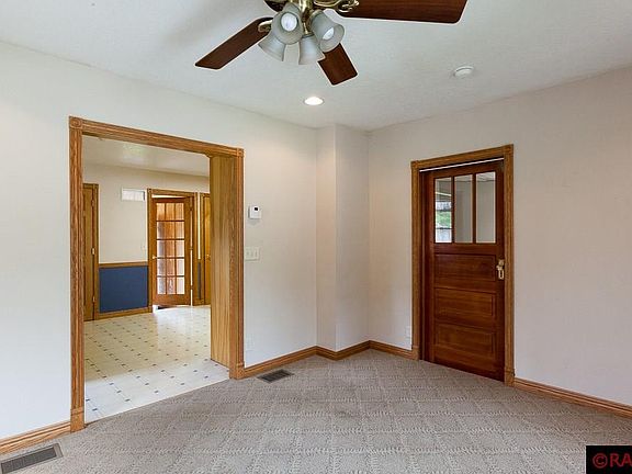 4th image of 505 W 1st St