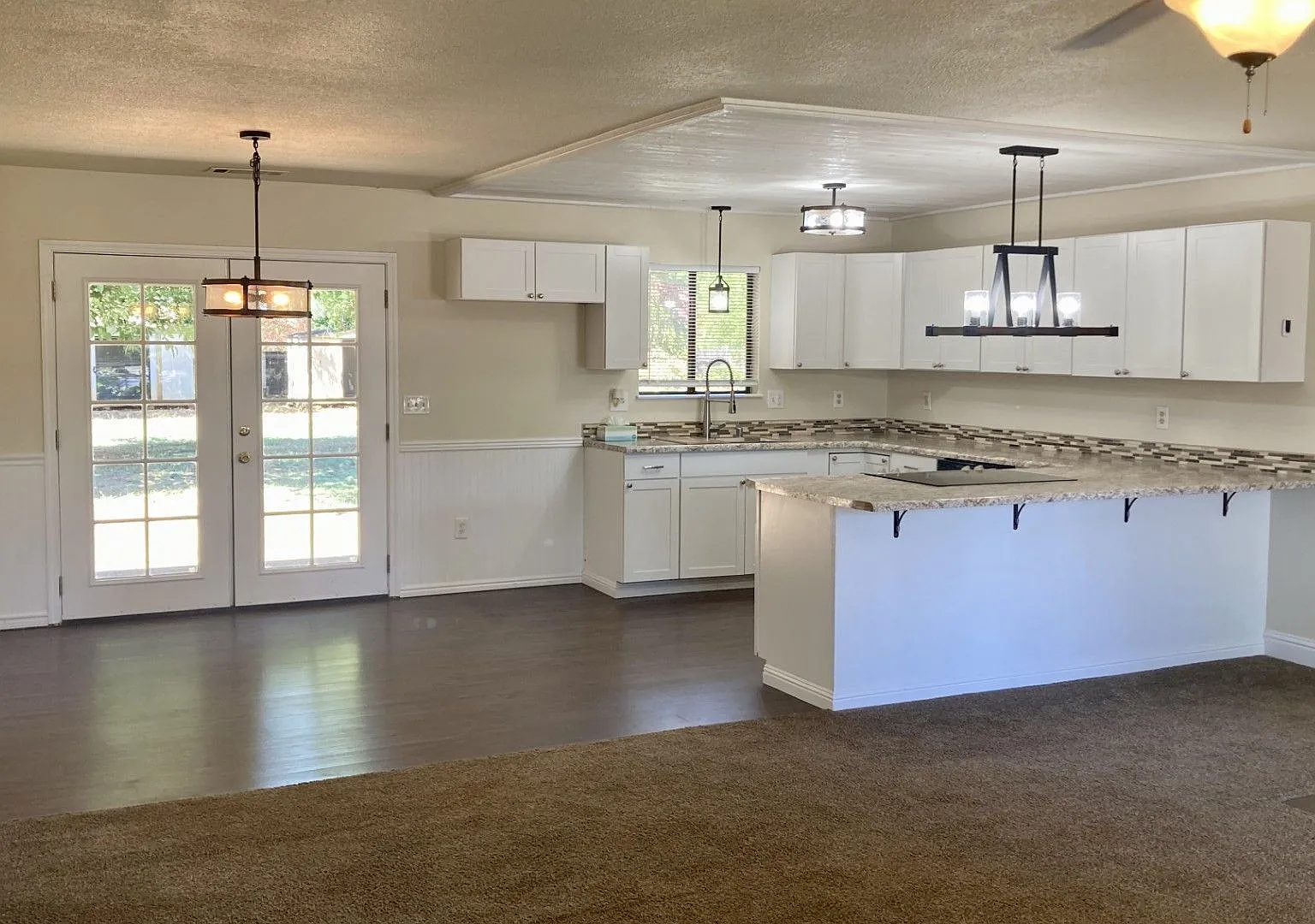 4 Bedroom Home with In-Law Suite! — Photo 4