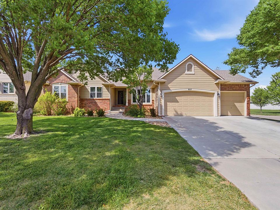 1st image of 857 N Crest Ct