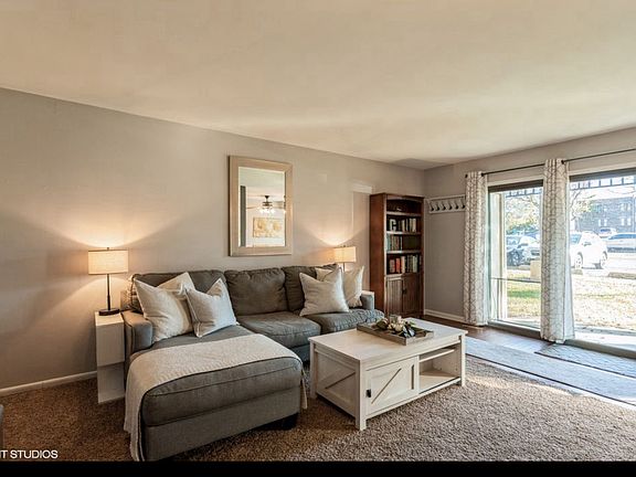 2nd image of 2212 Country Club Dr APT 5