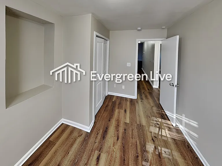 3260 Russell St — Photo 16