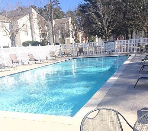 2nd image of 100 Parkview Blvd #402