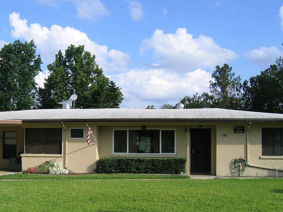 Well Maintained Front Yard.