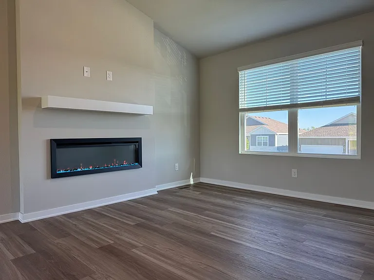 13631 Whitmore St — Photo 3