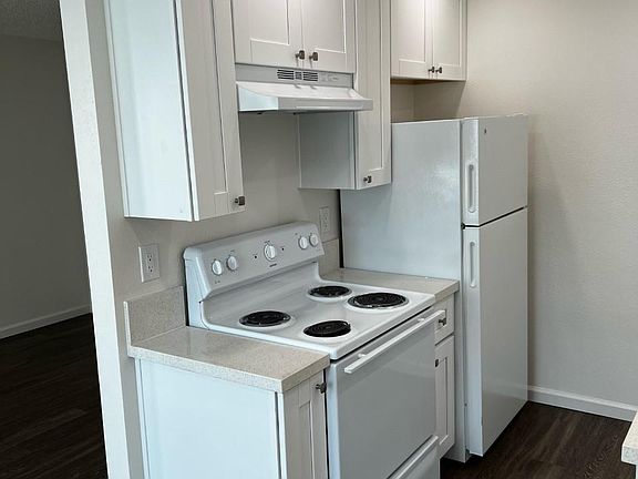 3rd image of 2720 Broadway APT 13