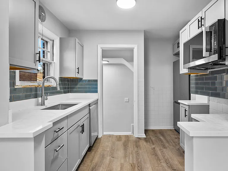 414 Aqua Ct — Photo 11