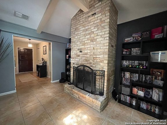 4th image of 9614 Barcelona St