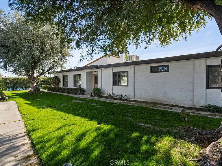 17 Toledo Dr — Photo 36