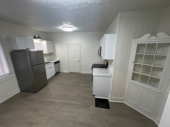 3rd image of 703 Park Ave