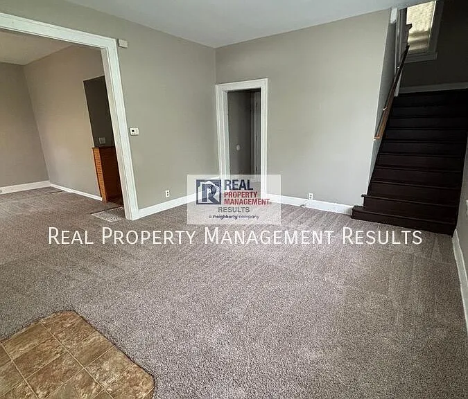 719 E Chandler Ave — Photo 2