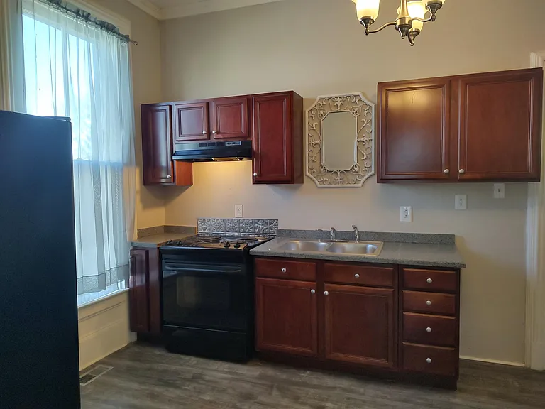 204 Lexington St #1 — Photo 2