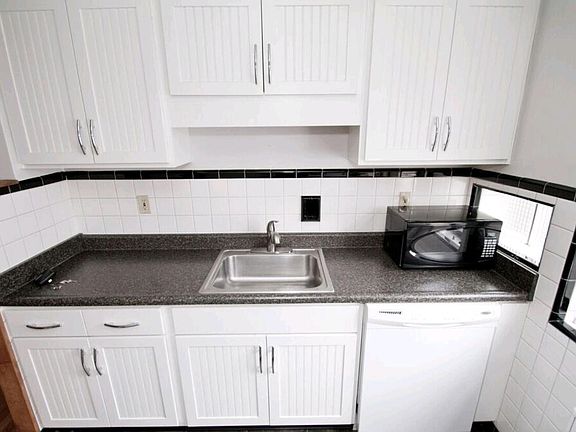 2nd image of 950 Ellison Ave APT 2