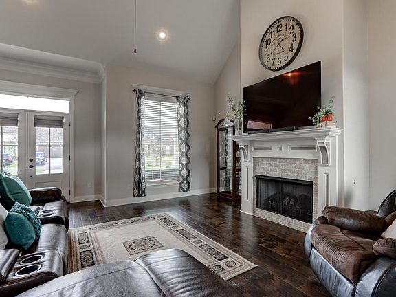 5th image of 406 Misty Wind Dr