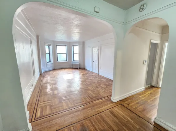 754 Brady Avenue image 4 of 12