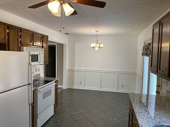 4th image of 2812 Weybridge Dr