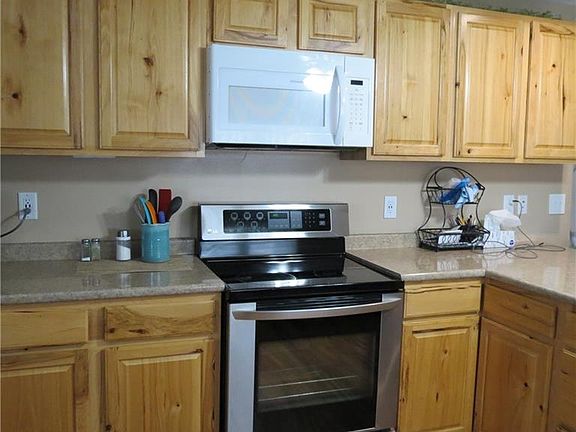 5th image of 404 N Oak Ave