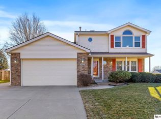 7601 Grand Oaks Cir, Lincoln, NE 68516