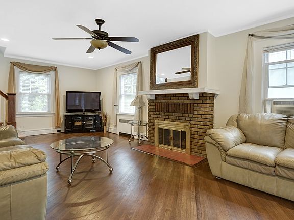 3rd image of 260 Gregory Ave