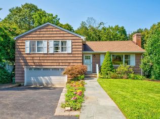 4 Noel Ct, Huntington, NY 11743