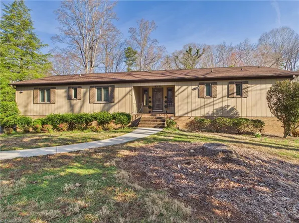 904 Fairidge Dr, Jamestown, NC 27282