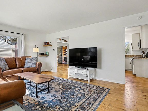 5th image of 2707 Sandalwood Ct NE