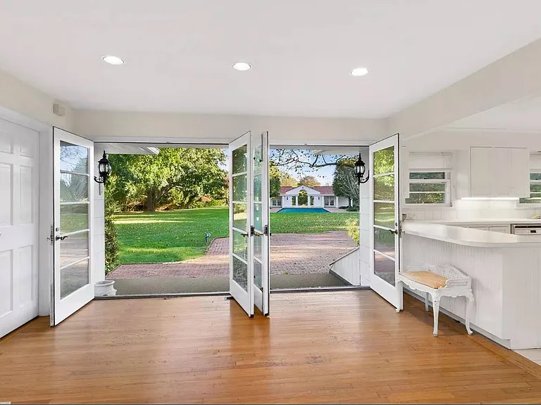33 Apaquogue Rd — Photo 5