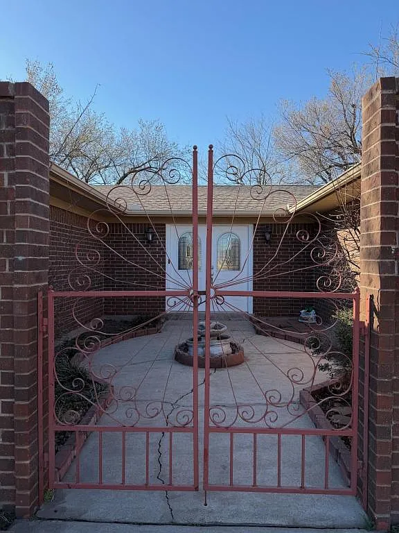 6936 NW Sprucewood Dr — Photo 3