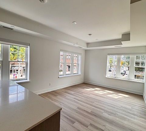 5th image of 8 Manor Rd W #204