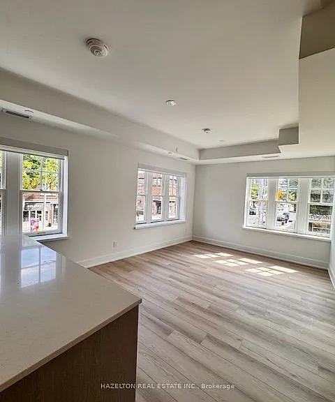 8 Manor Rd W #204 — Photo 5
