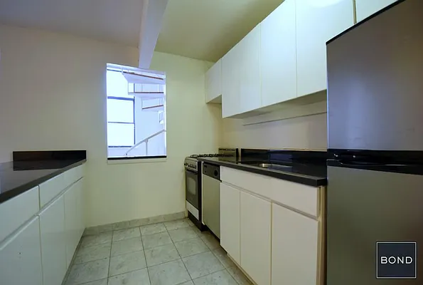 Rented by Bond New York | media 33