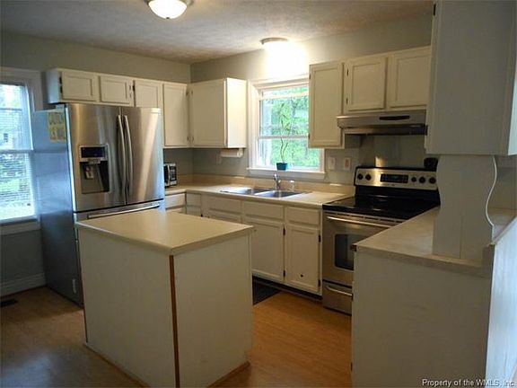 3rd image of 3928 Moores Ln