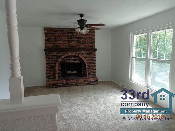 2nd image of 405 NE Lakeview Dr