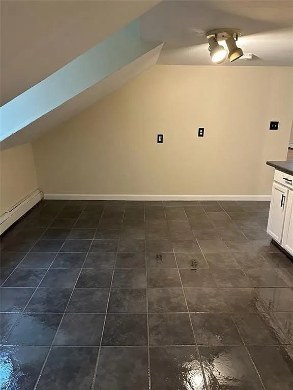 2 bed, 1.0 bath, 1100 sqft, $1,700 — Photo 3