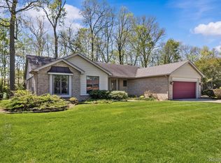 37781 Pickford Dr, Livonia, MI 48152
