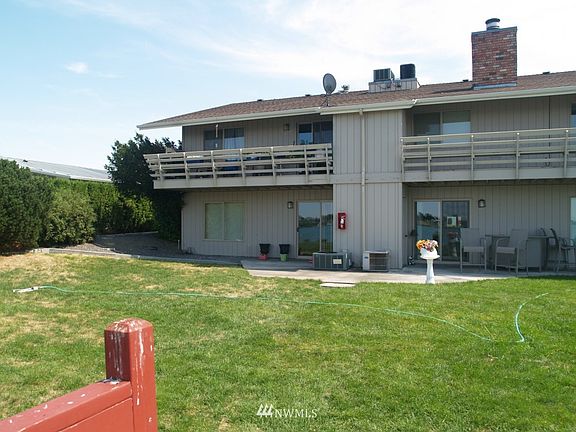 4th image of 2624 W Marina Drive