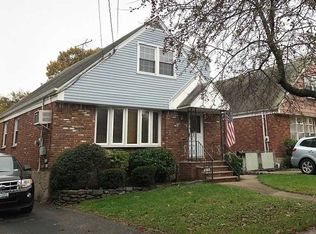 1305 152nd St, Whitestone, NY 11357