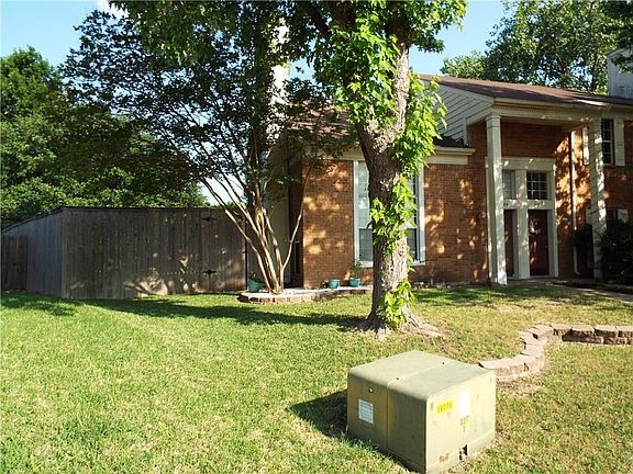 3rd image of 2204 Forestbrook Dr