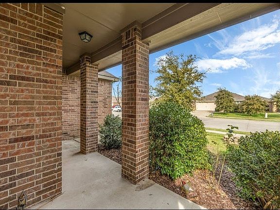 5th image of 2315 Julia Ln