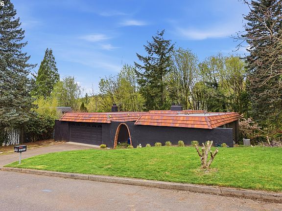 3rd image of 6011 SW Salmon St