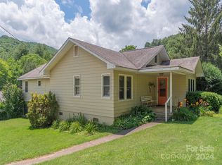 213 Pensacola Rd, Burnsville, NC 28714