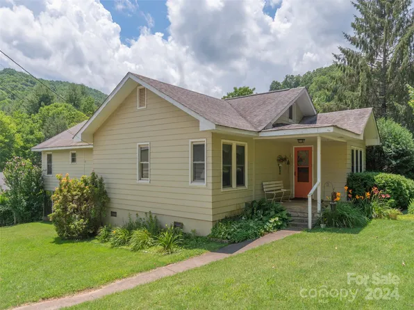 213 Pensacola Rd, Burnsville, NC 28714